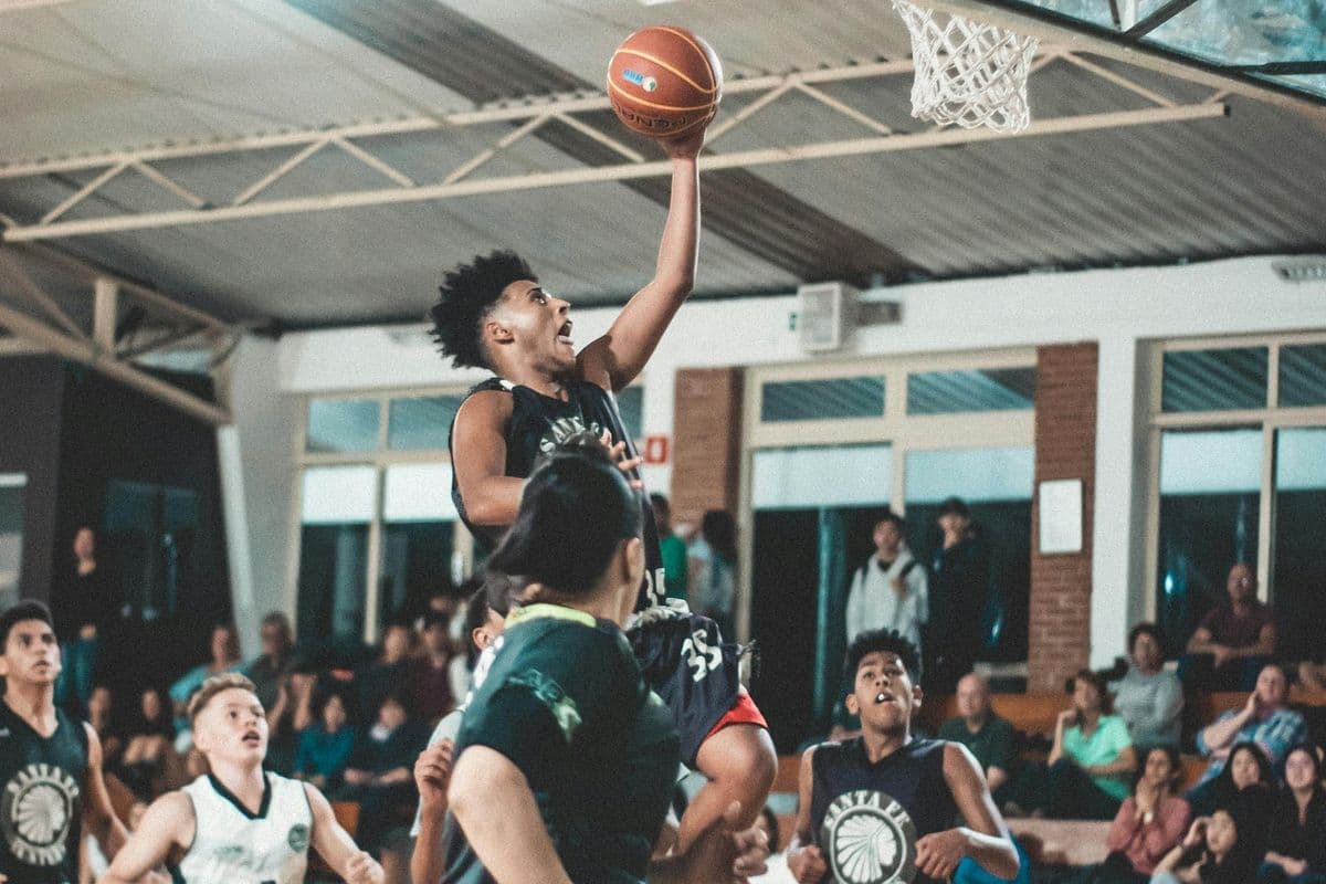 Youth basketball players